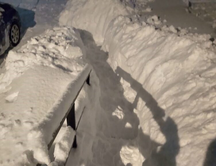 ドカ雪の階段